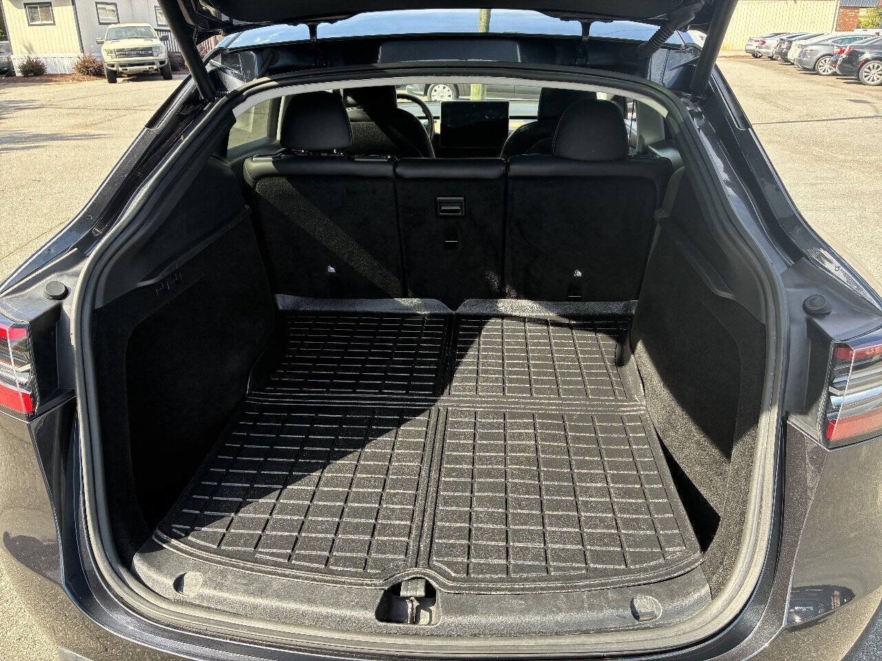 Used 2024 Tesla Model Y Long Range AWD/4WD image 22
