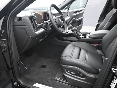 New 2026 Porsche Cayenne Coupe AWD/4WD image 22
