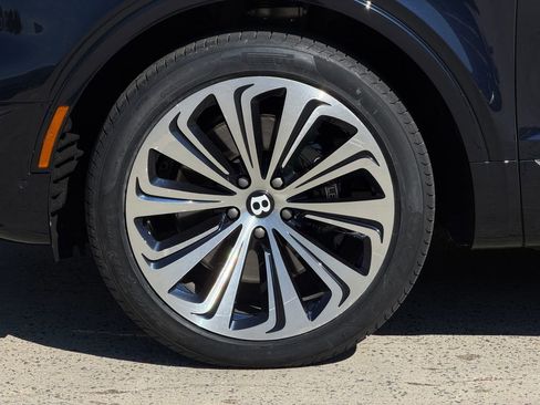 Used 2021 Bentley Bentayga AWD/4WD image 6