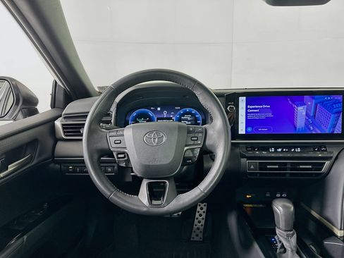 Used 2025 Toyota Camry XSE FWD image 17