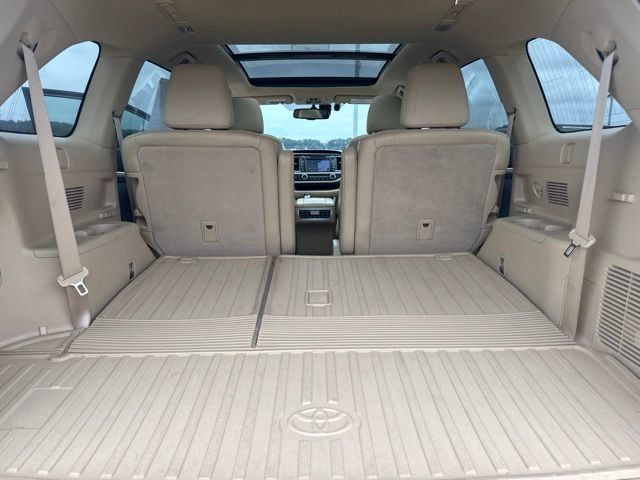 Used 2016 Toyota Highlander Limited Platinum AWD/4WD image 10