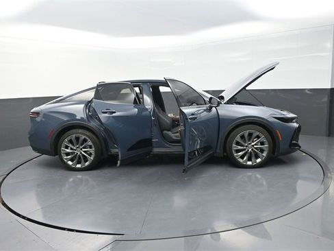 Used 2025 Toyota Crown Limited image 32