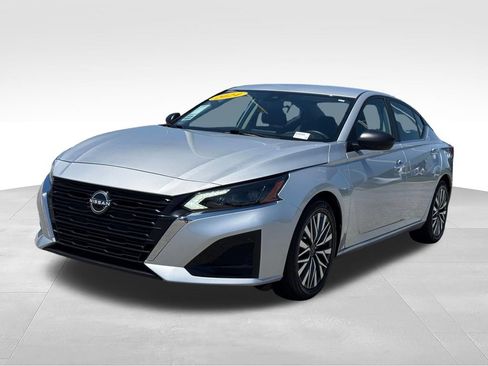 Used 2024 Nissan Altima 2.5 SV FWD image 1
