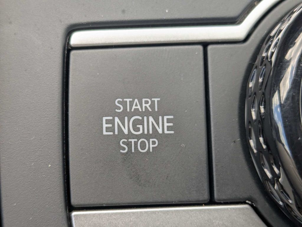 Certified 2025 Volkswagen Tiguan SE R-Line AWD/4WD image 41