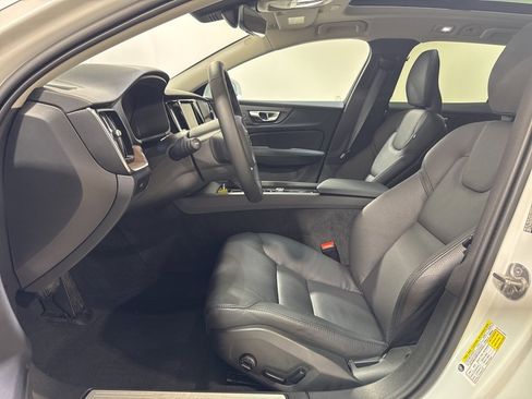 Used 2024 Volvo V60 B5 Cross Country Plus image 19