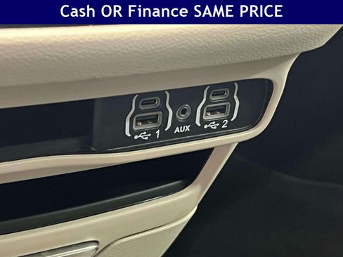 Used 2024 Chrysler Pacifica Touring-L FWD image 28