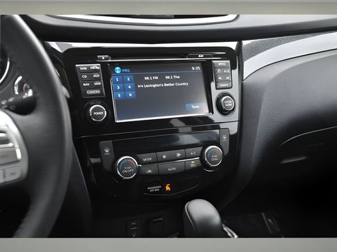 Used 2015 Nissan Rogue SL image 18