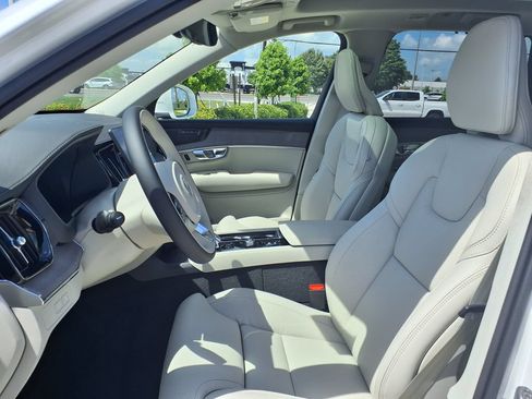 New 2026 Volvo XC90 T8 Ultra w/ Protection Package Premier AWD/4WD image 14