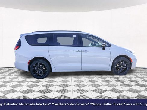 New 2026 Chrysler Pacifica Limited w/ Uconnect Theater Family Group image 12