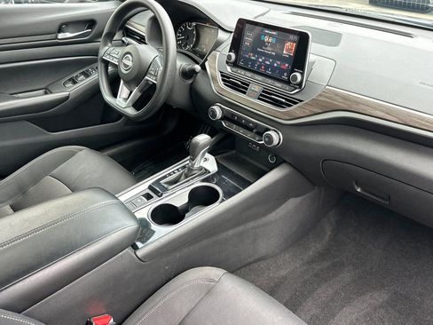 Used 2024 Nissan Altima 2.5 SV AWD/4WD image 18