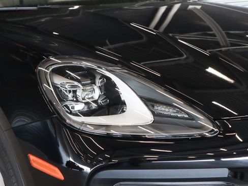 Certified 2023 Porsche Cayenne w/ Premium Package AWD/4WD image 30