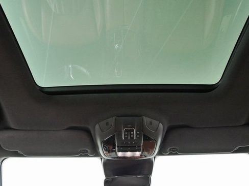 Used 2017 Maserati Levante w/ Luxury Package AWD/4WD image 5