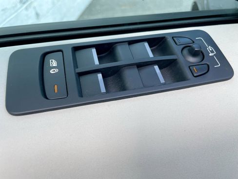 Certified 2025 Land Rover Discovery Sport S AWD/4WD image 11