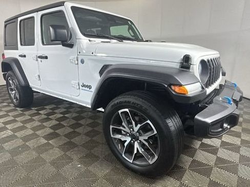 Used 2024 Jeep Wrangler Unlimited w/ Convenience Group AWD/4WD image 2