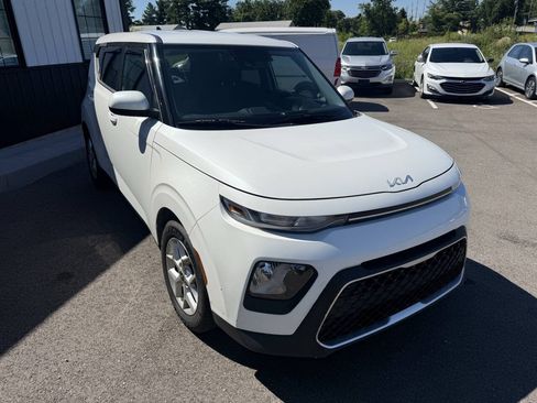 Used 2022 Kia Soul LX w/ Technology Package FWD image 4