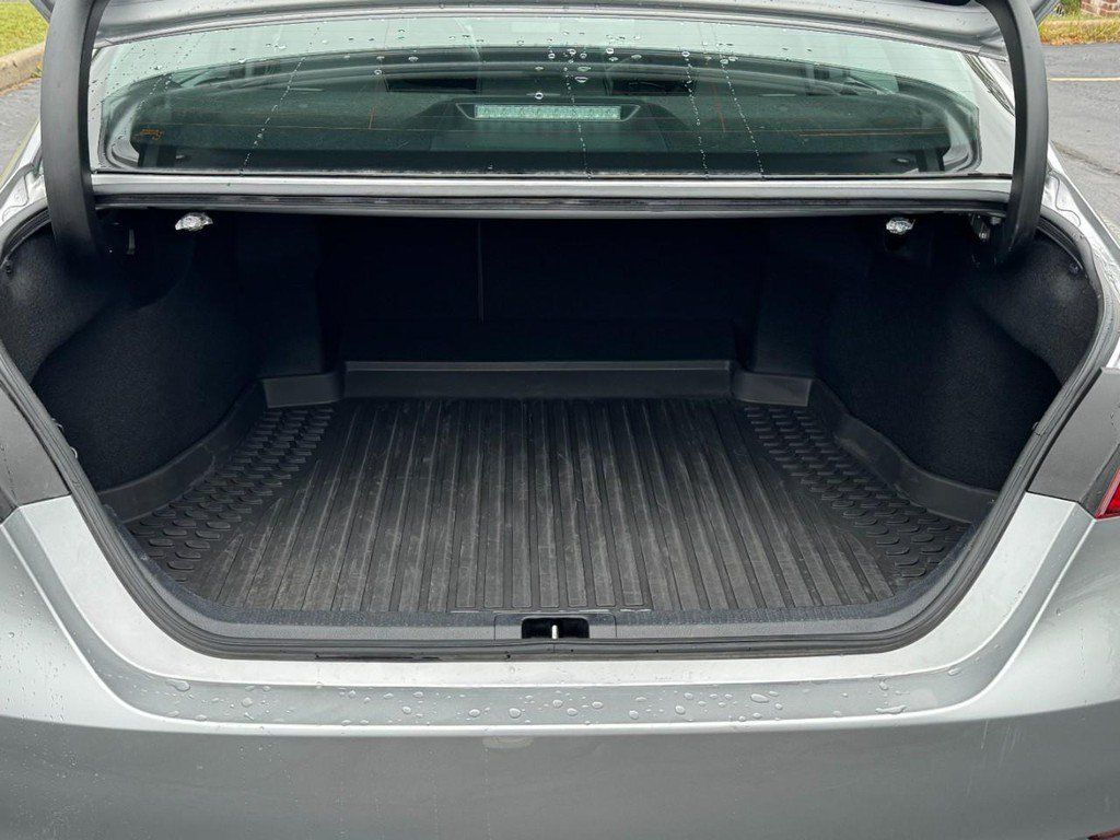 Used 2022 Toyota Camry SE w/ Cold Weather Package FWD image 6