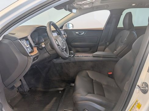 Used 2024 Volvo V60 B5 Cross Country Plus image 12