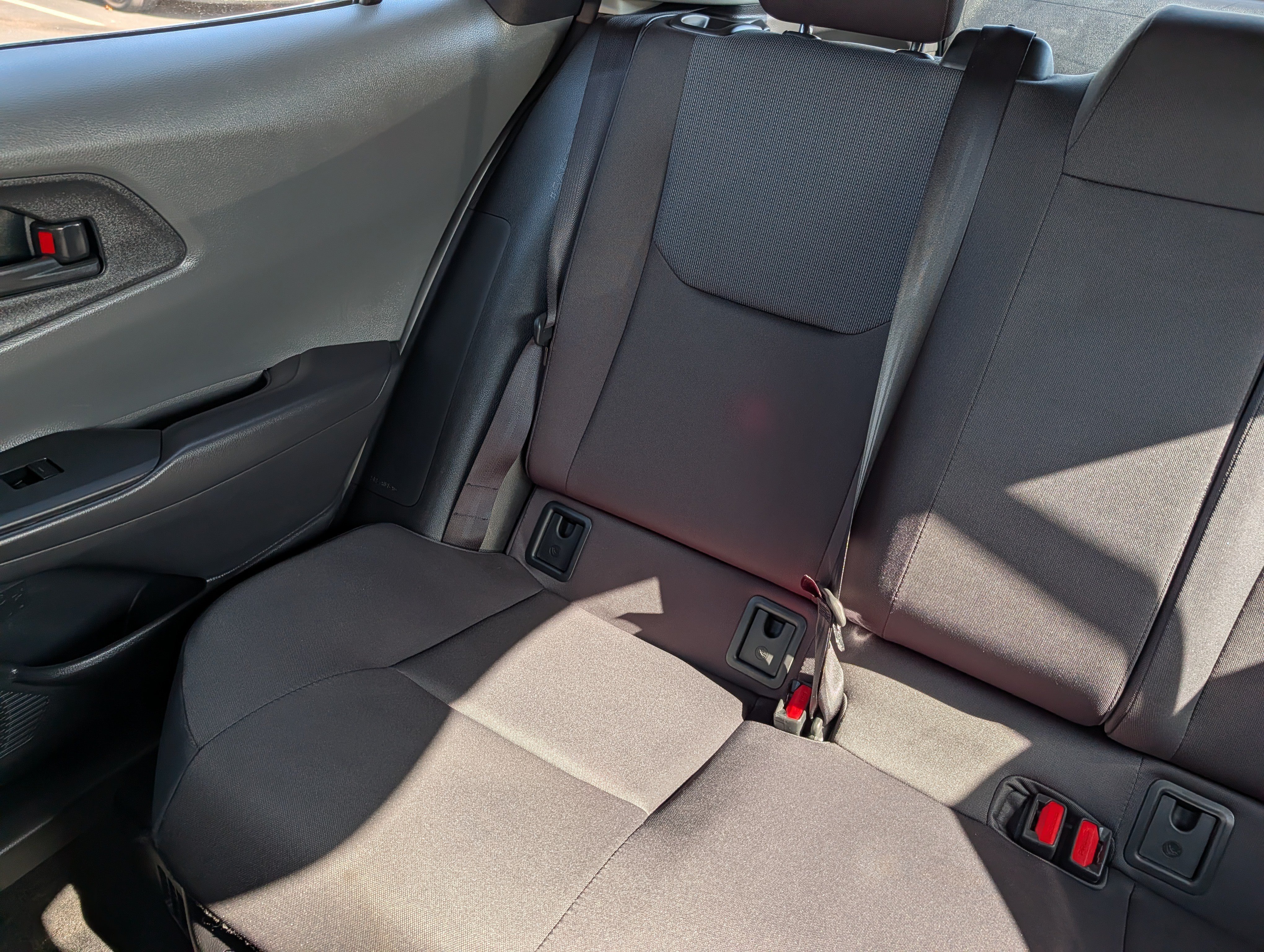 Used 2025 Toyota Prius LE AWD/4WD image 12