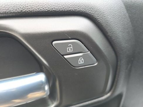 Used 2022 Chevrolet Silverado 1500 Custom image 8