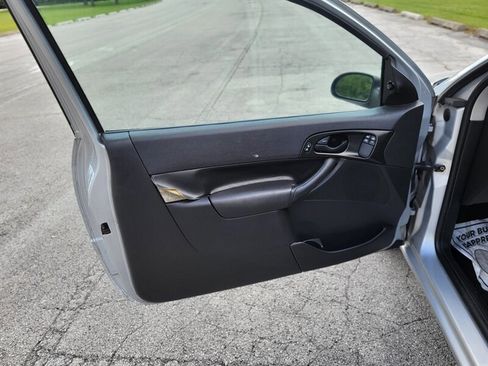Used 2005 Ford Focus SE image 12
