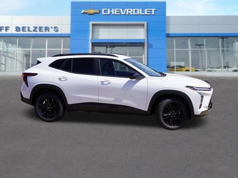 New 2026 Chevrolet Trax ACTIV FWD image 2