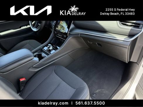 Used 2025 Jeep Grand Cherokee Laredo X w/ Luxury Tech Group I RWD image 10