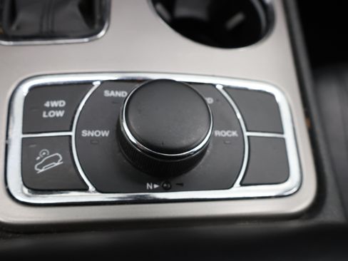 Used 2020 Jeep Grand Cherokee Altitude AWD/4WD image 46