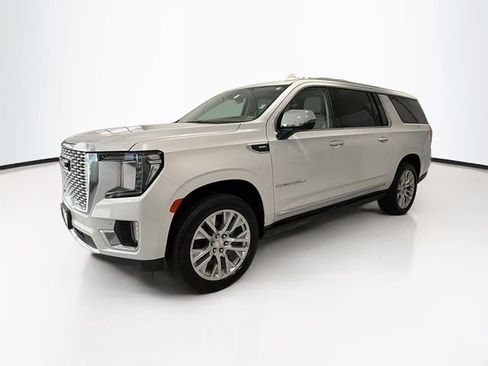 Certified 2021 GMC Yukon XL Denali w/ Denali Ultimate Package AWD/4WD image 3