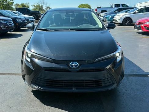 Used 2024 Toyota Corolla LE FWD image 2