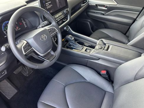 Used 2025 Toyota Grand Highlander FWD image 4