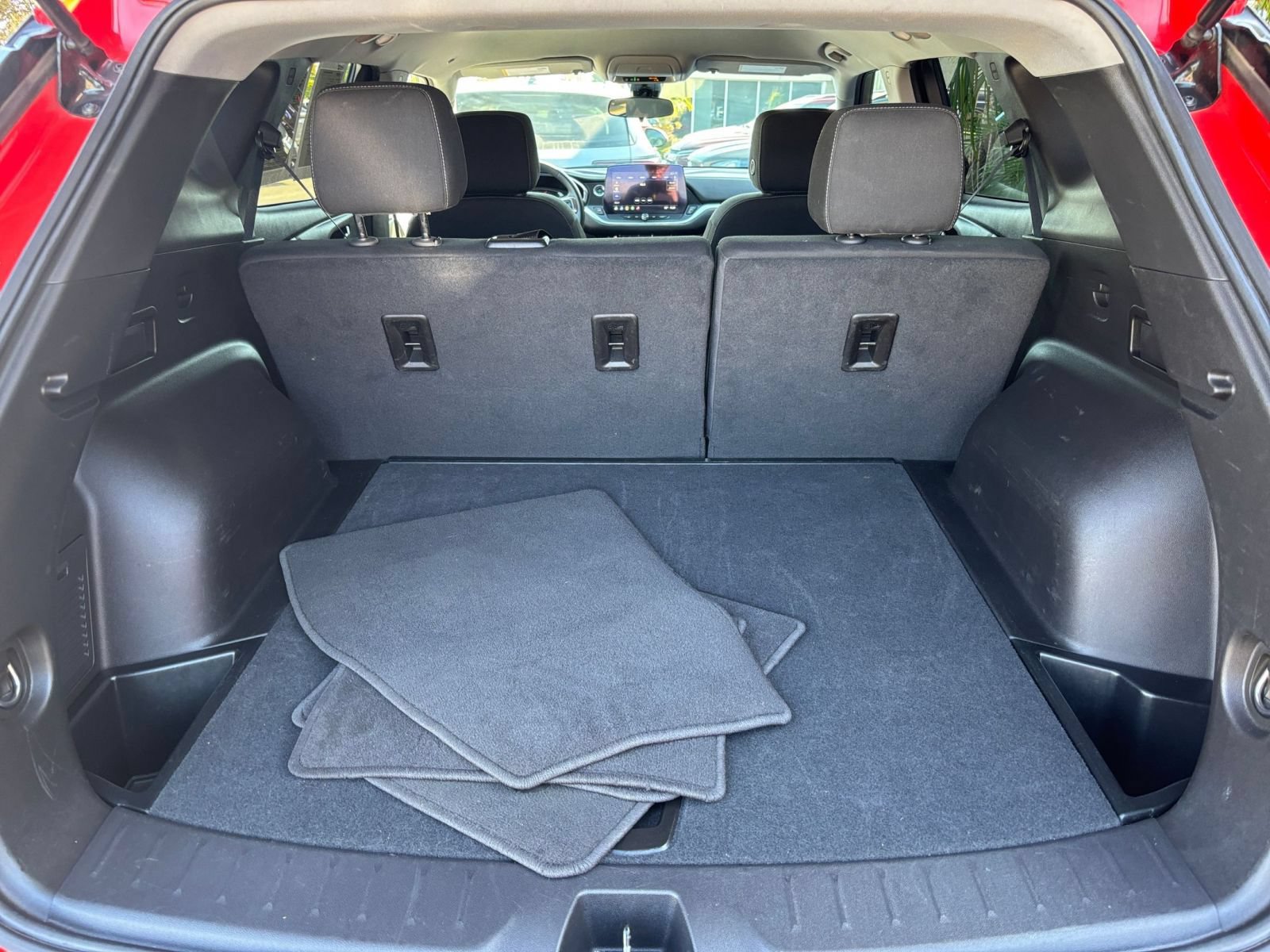 Used 2025 Chevrolet Blazer LT FWD image 31