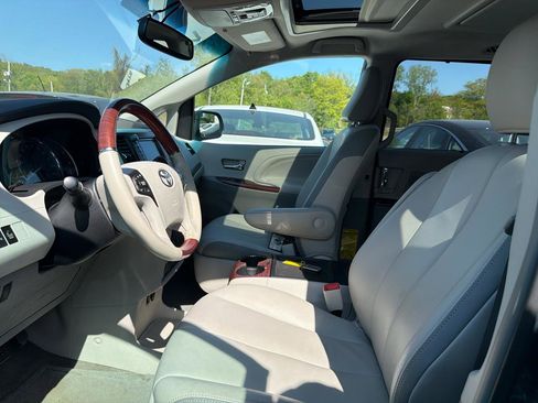 Used 2013 Toyota Sienna Limited w/ Premium Pkg AWD/4WD image 17