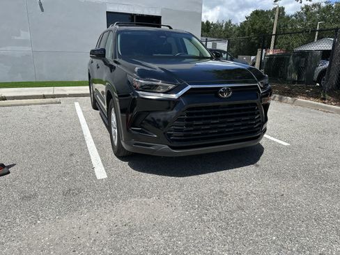 Used 2024 Toyota Grand Highlander FWD image 11