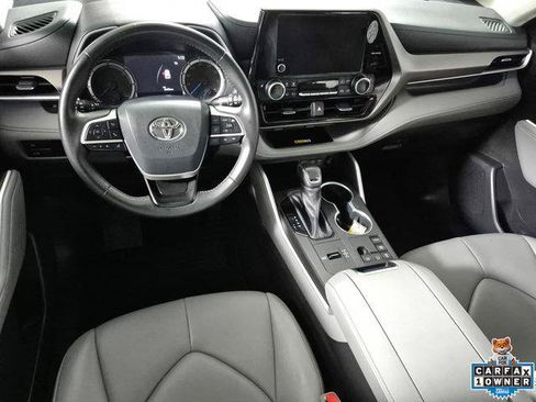 Certified 2024 Toyota Highlander XLE AWD/4WD image 10