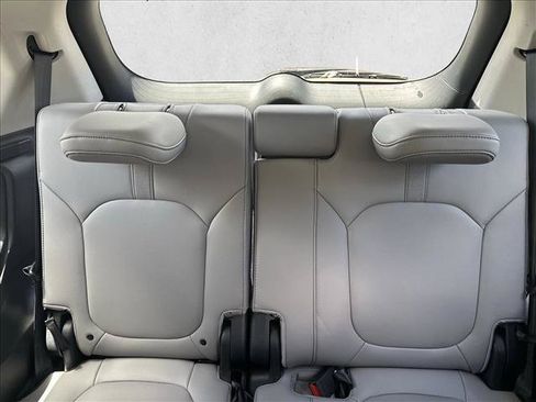 Used 2023 Honda Pilot EX-L image 25
