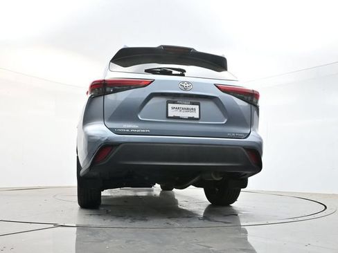 Used 2022 Toyota Highlander XLE AWD/4WD image 31