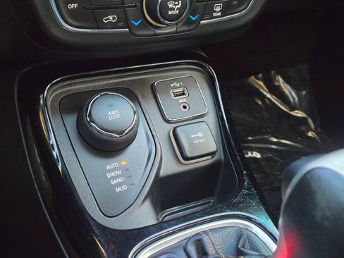 Used 2019 Jeep Compass Limited w/ Safety & Security Group AWD/4WD image 26