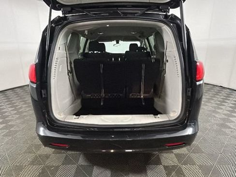 Used 2022 Chrysler Voyager LX FWD image 27