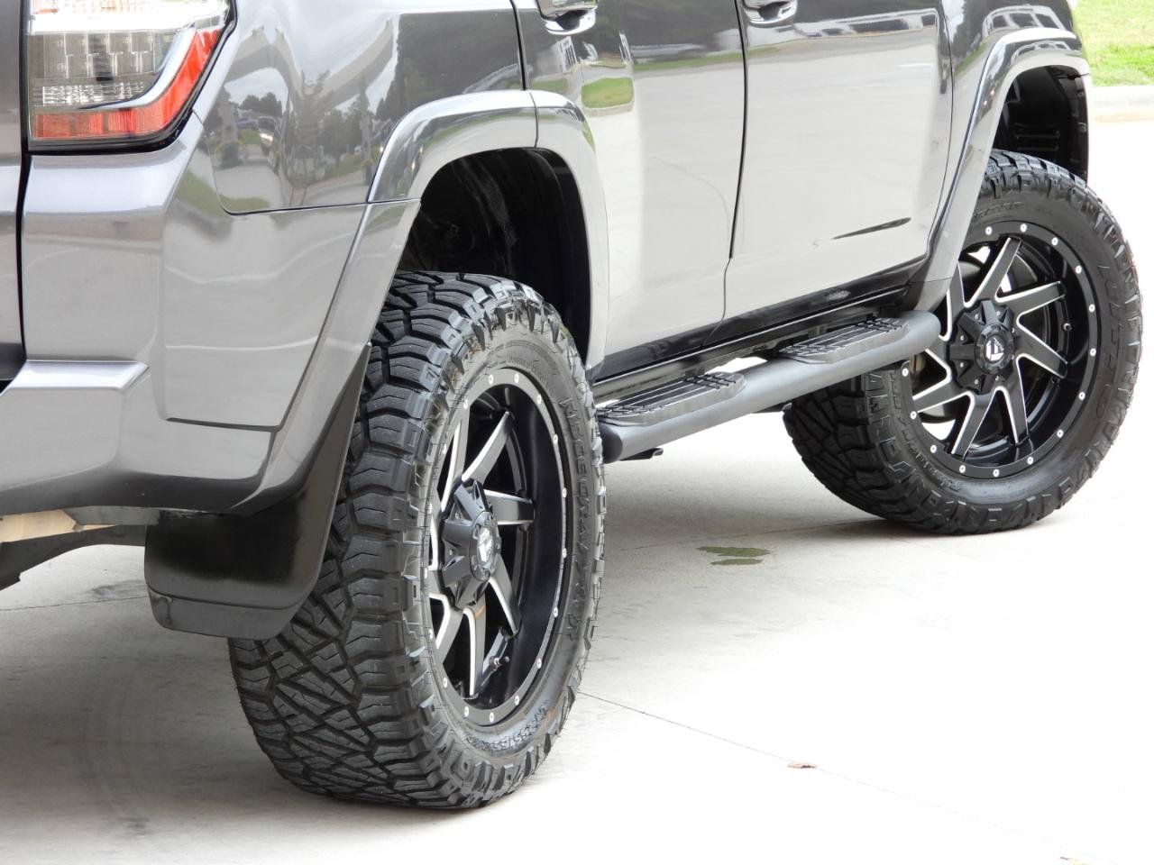 Used 2018 Toyota 4Runner TRD Off-Road Premium AWD/4WD image 17