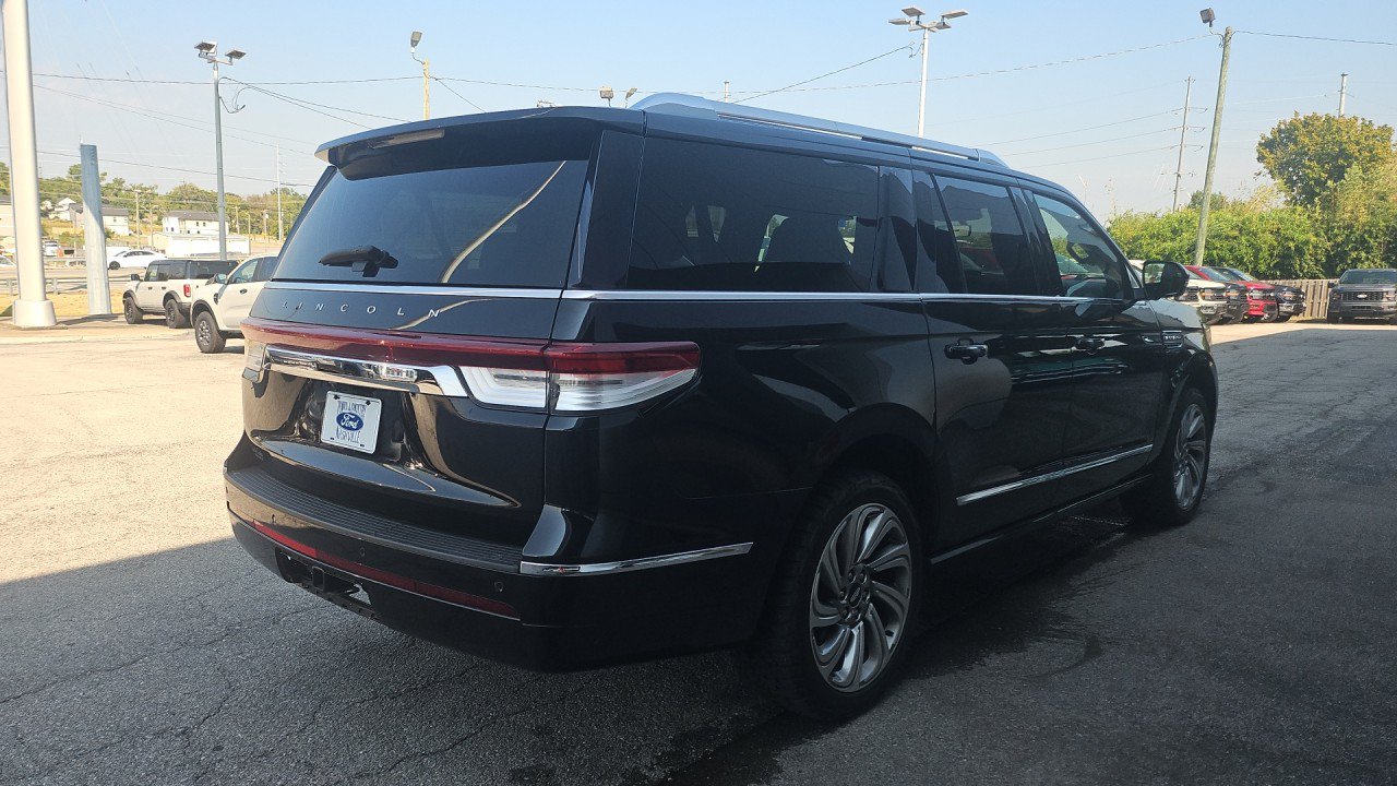Used 2022 Lincoln Navigator L Reserve AWD/4WD image 5