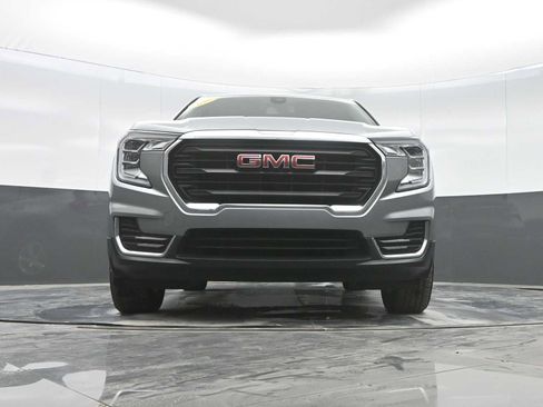 Used 2024 GMC Terrain SLE image 22