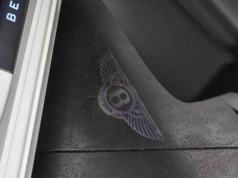 Used 2025 Bentley Flying Spur Plug-In Hybrid image 45