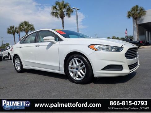 Used 2016 Ford Fusion SE FWD image 2