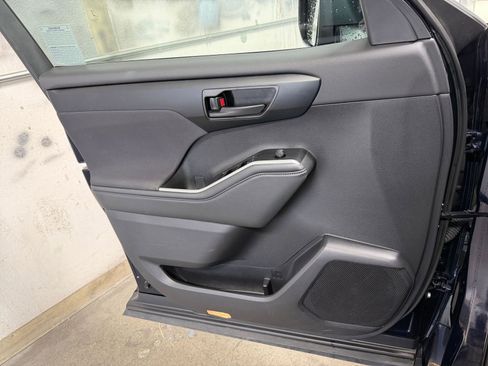 Used 2025 Toyota Highlander LE image 20