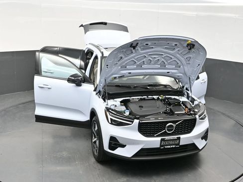 Used 2026 Volvo XC40 B5 Plus AWD/4WD image 39