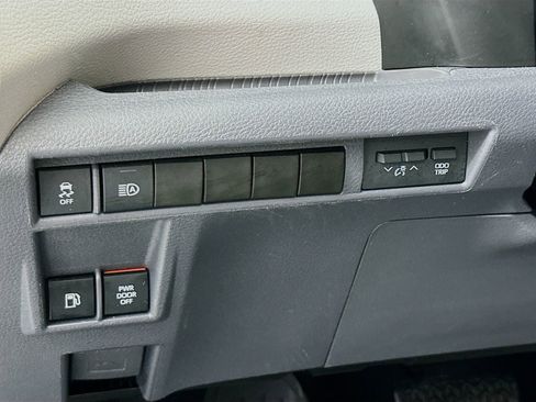 Used 2021 Toyota Sienna XLE AWD/4WD image 10