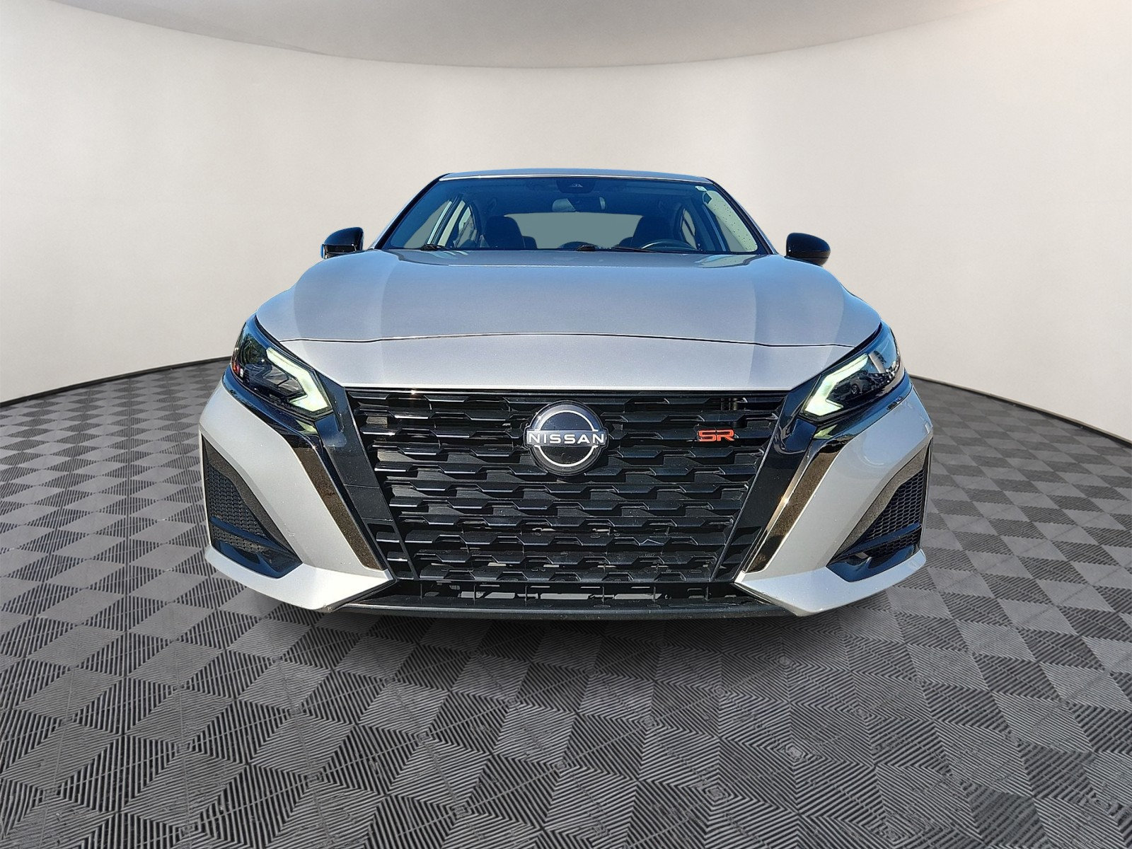 Used 2024 Nissan Altima 2.5 SR FWD image 2