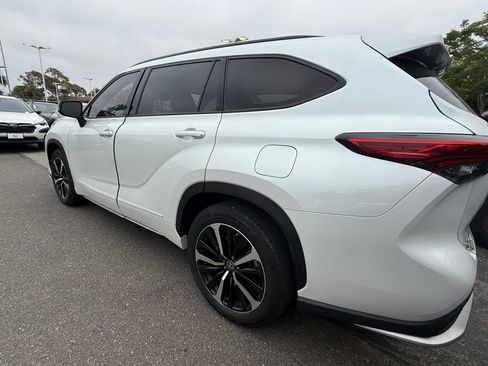 Used 2022 Toyota Highlander XSE FWD image 5