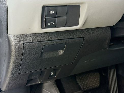 Used 2023 Toyota Highlander XLE image 12