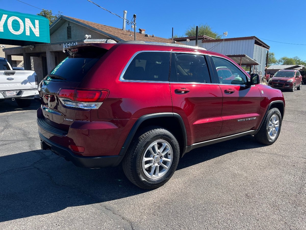 Used 2020 Jeep Grand Cherokee Laredo AWD/4WD image 4